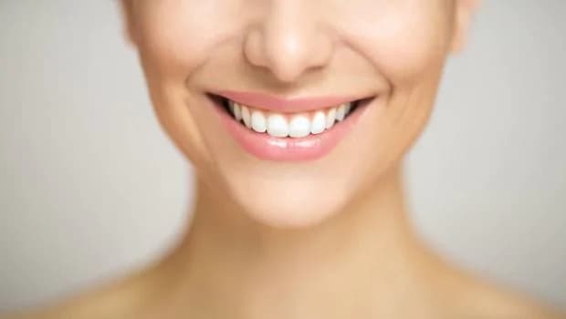 Transparente Zahnspangen vs. herkömmliche Aligner: Was ist das Richtige für Sie?
