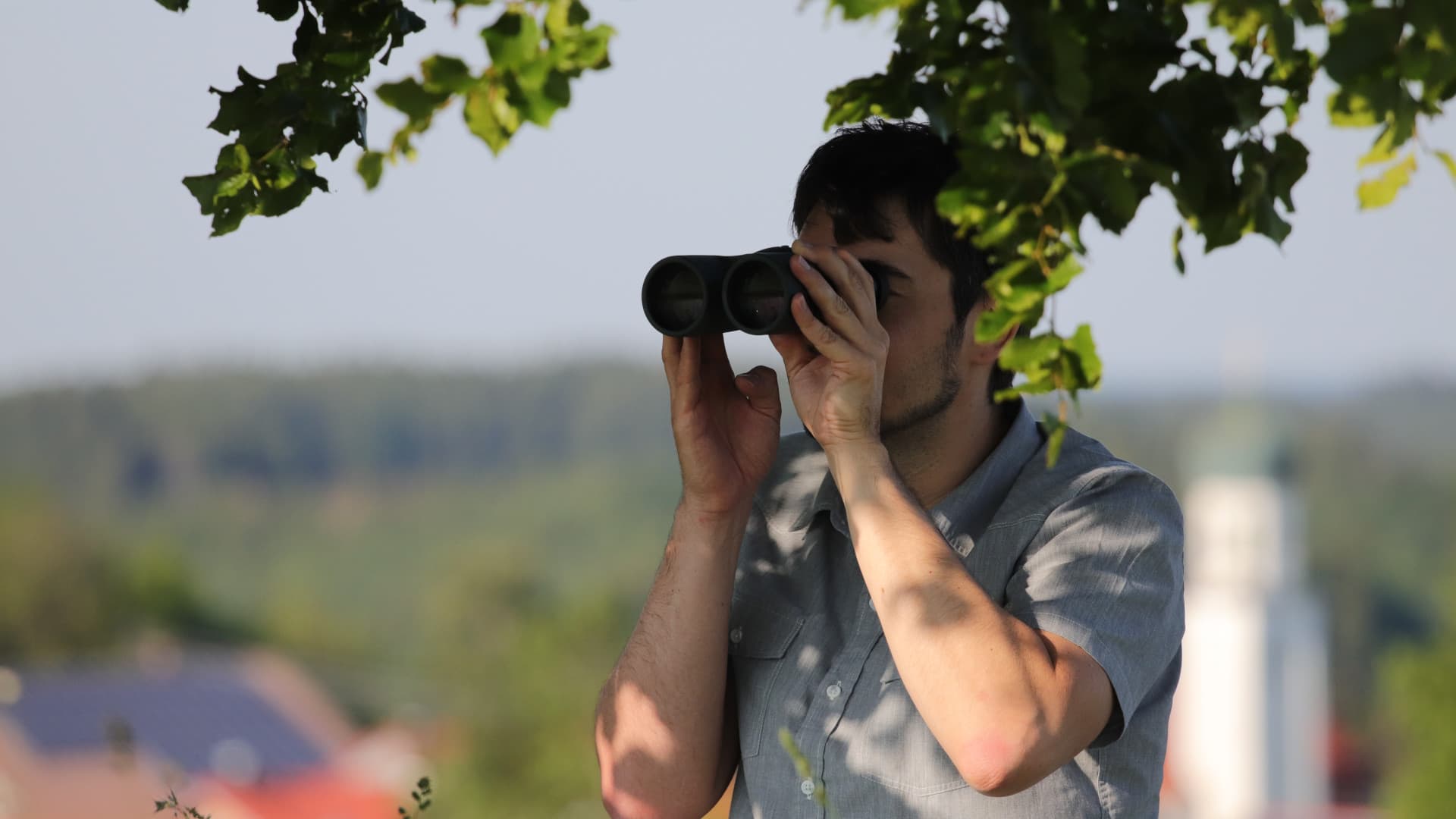 Ein Prismenfernglas: Dein Fenster zur Natur