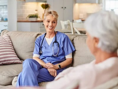Warum 24 Stunden Betreuung die ideale Lösung für Senioren zu Hause ist