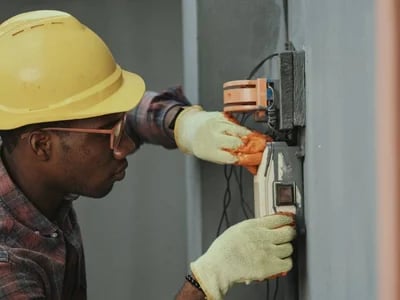 DGUV V3 Prüfung – Warum Elektrogeräte regelmäßig geprüft werden müssen