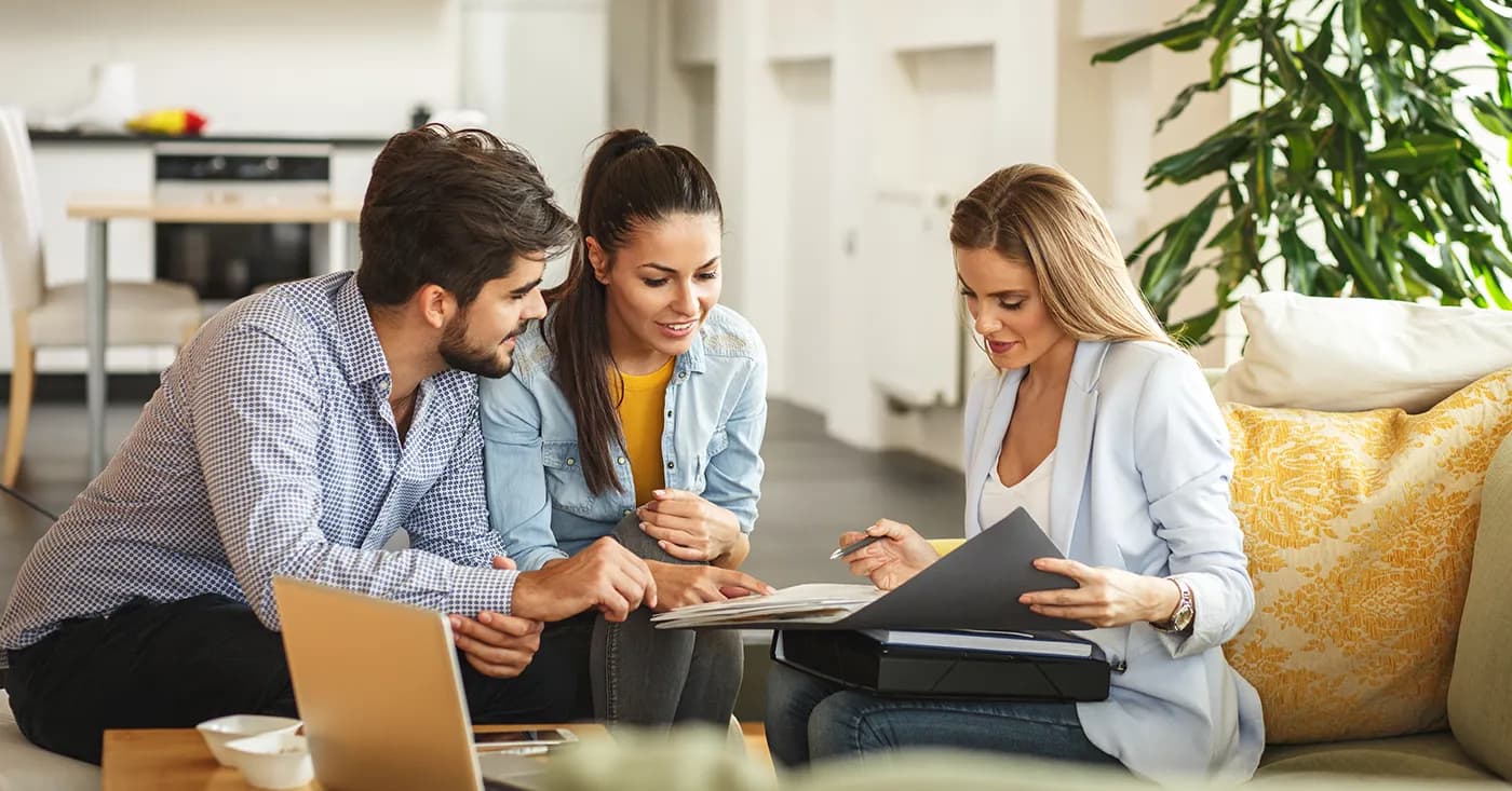Immobilienmakler werden: Ausbildung, Fähigkeiten und Karrierechancen