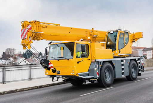 Wie Autokrane mieten Ihre Arbeitsabläufe auf der Baustelle verbessern können