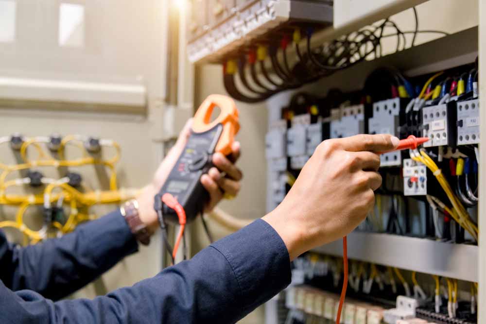 Prüfung elektrischer Anlagen und Blitzschutz: Was ist wichtig?