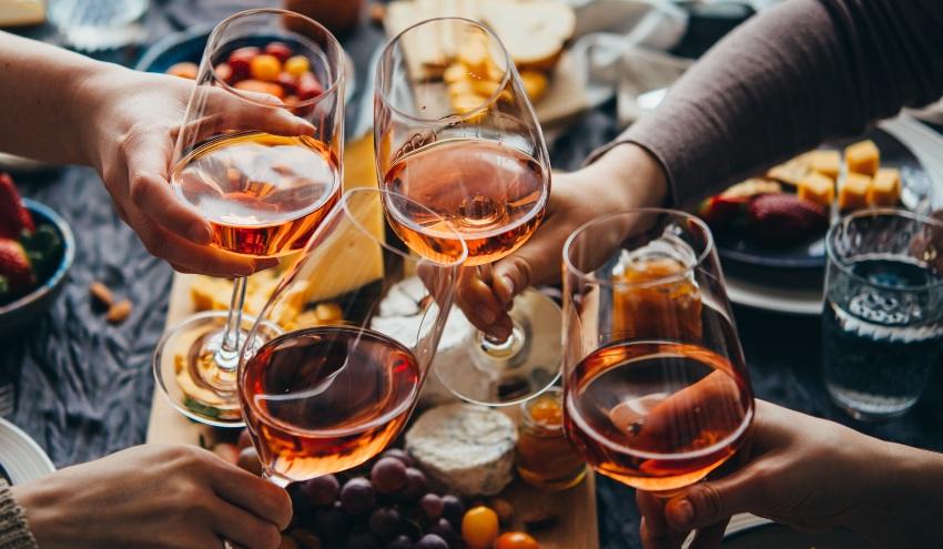 Rotwein kaufen und Schokolade: Eine sinnliche Liaison