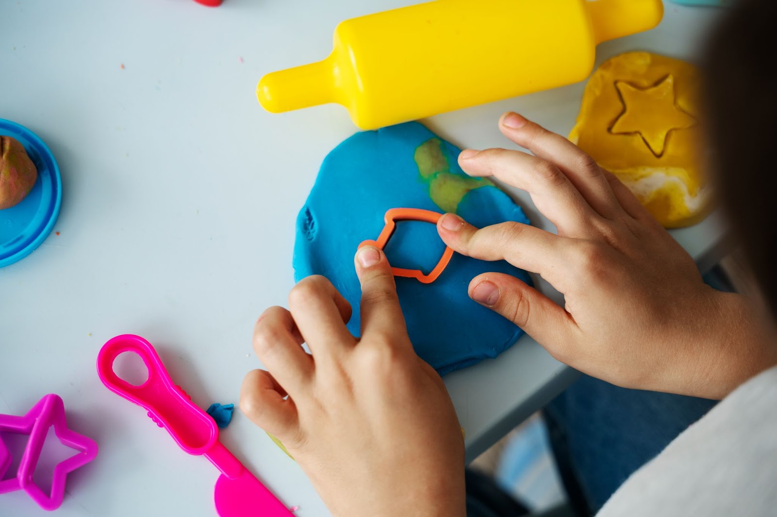 Aktive Beschaftigung fuer kleine Entdecker mit Bewegungsspiele mit Kindern