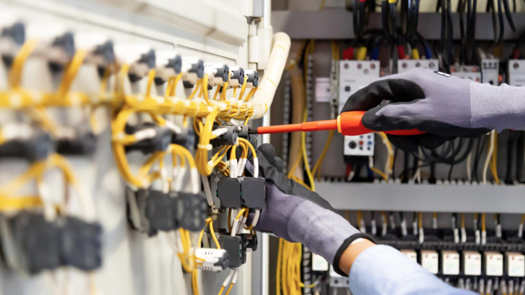Prüfung elektrischer Anlagen und Blitzschutz: Was ist wichtig?
