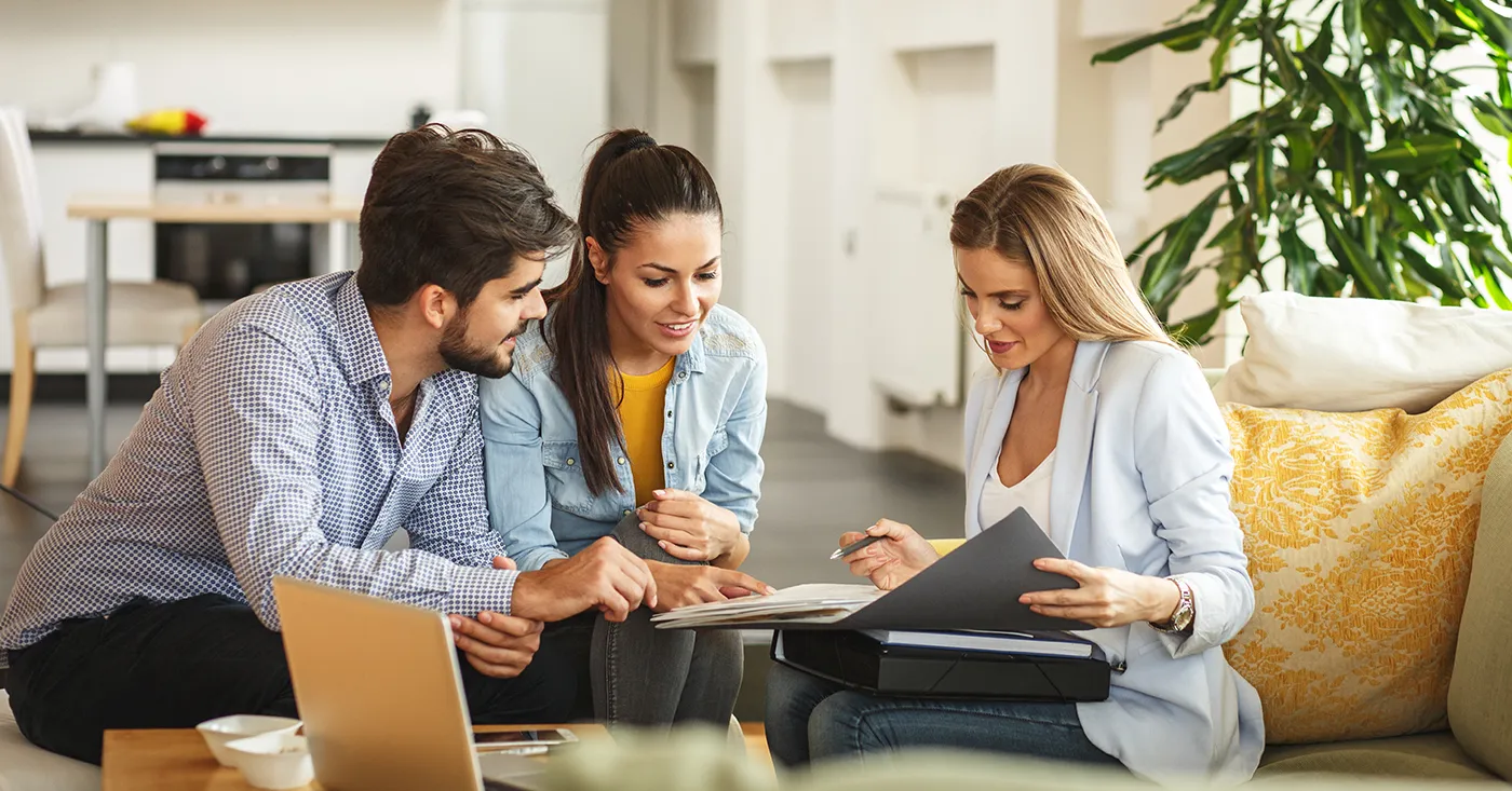 Immobilienmakler werden: Ausbildung, Fähigkeiten und Karrierechancen