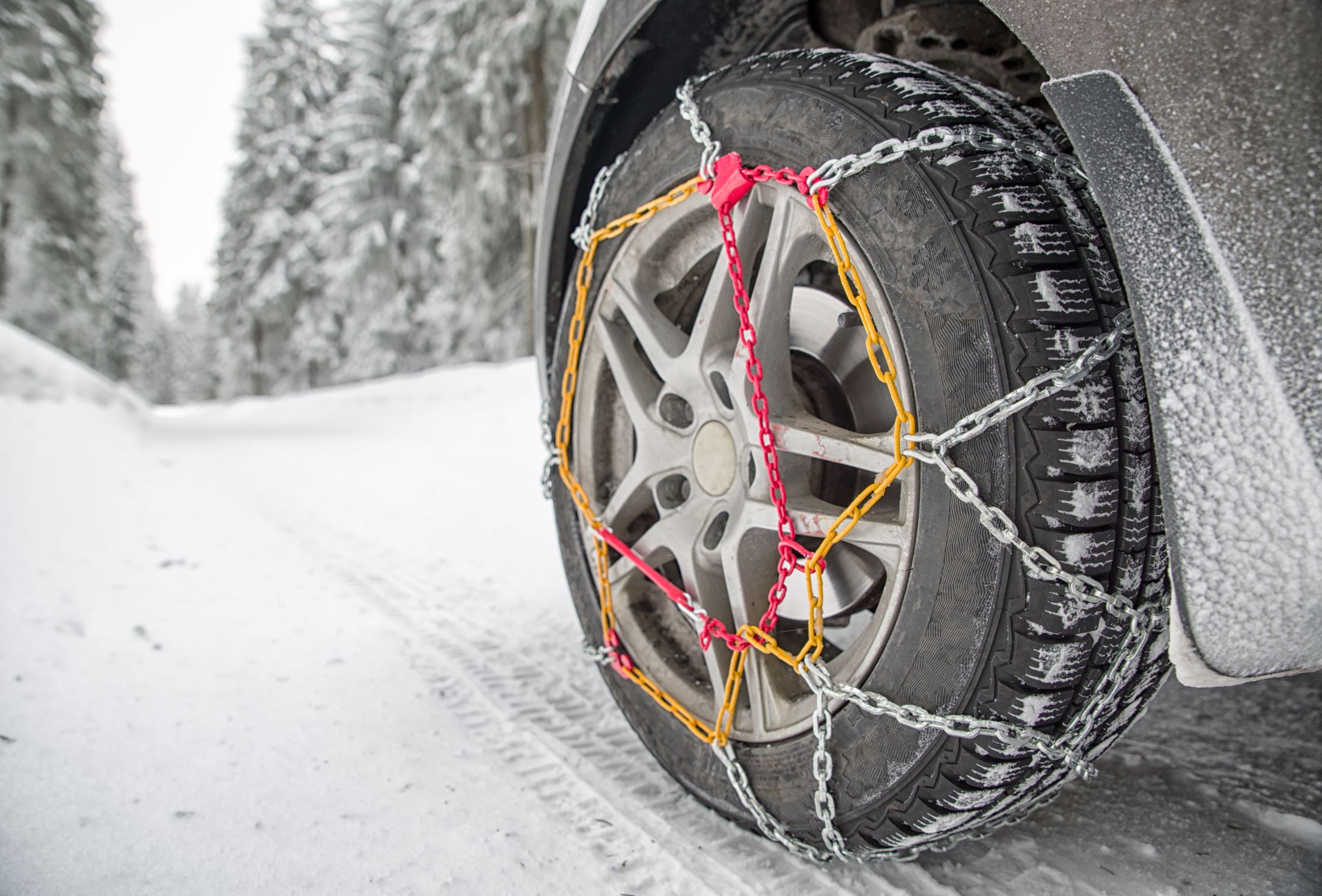 Schneeketten: Wie Schneeketten4u Ihnen hilft, die richtige Schneekette zu finden