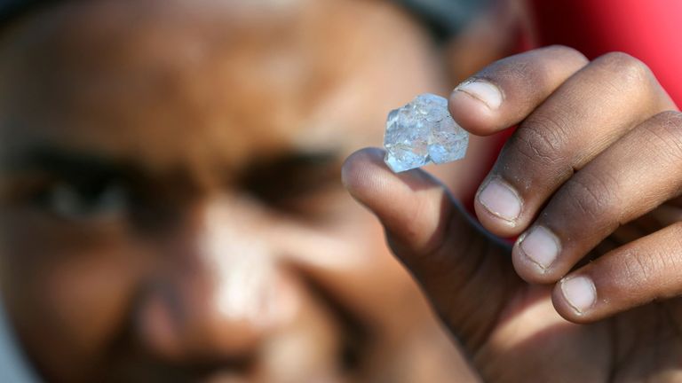 Diamantstein: Geheimnisse des Bernsteinabgrunds