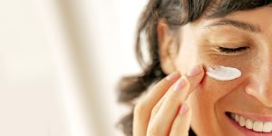 Gesichtscreme_Look-Studio_shutterstock_2166976427_3000px_0