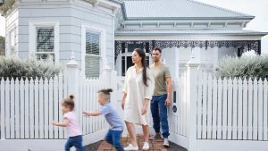 home-insurance-exterior-1600x900-1