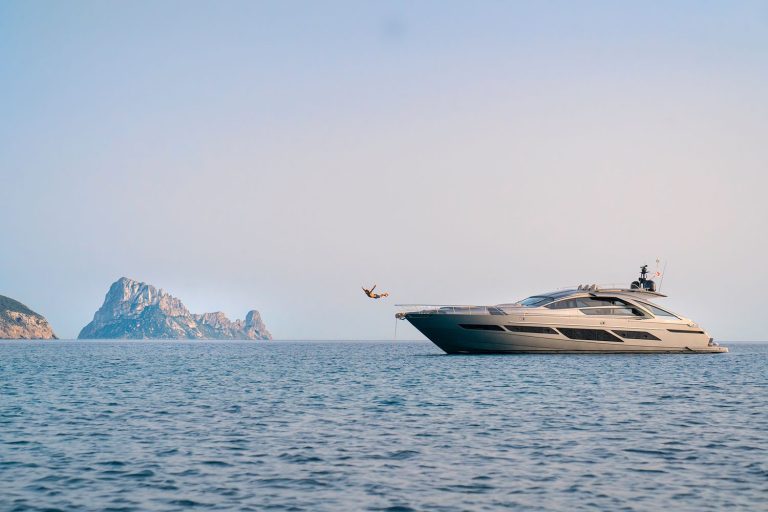 header-7pines-resort-ibiza-pershing-9x-HOTELYACHTS0322-e6b29815d0474416bcb7837fa74bea4b